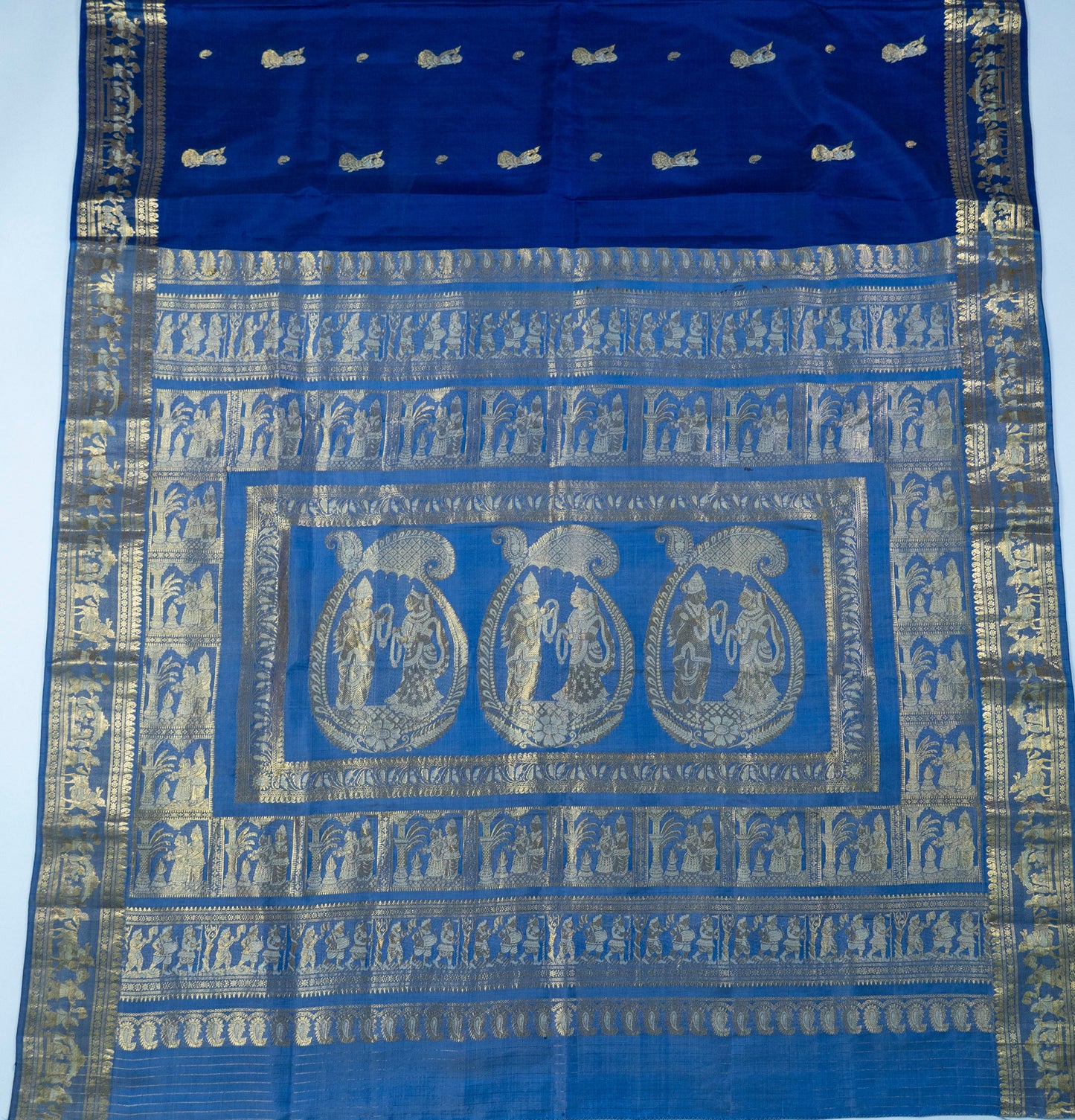 Nalini~ Swarnachari Silk Saree – Bengal’s Golden Weave of Myth & Majesty