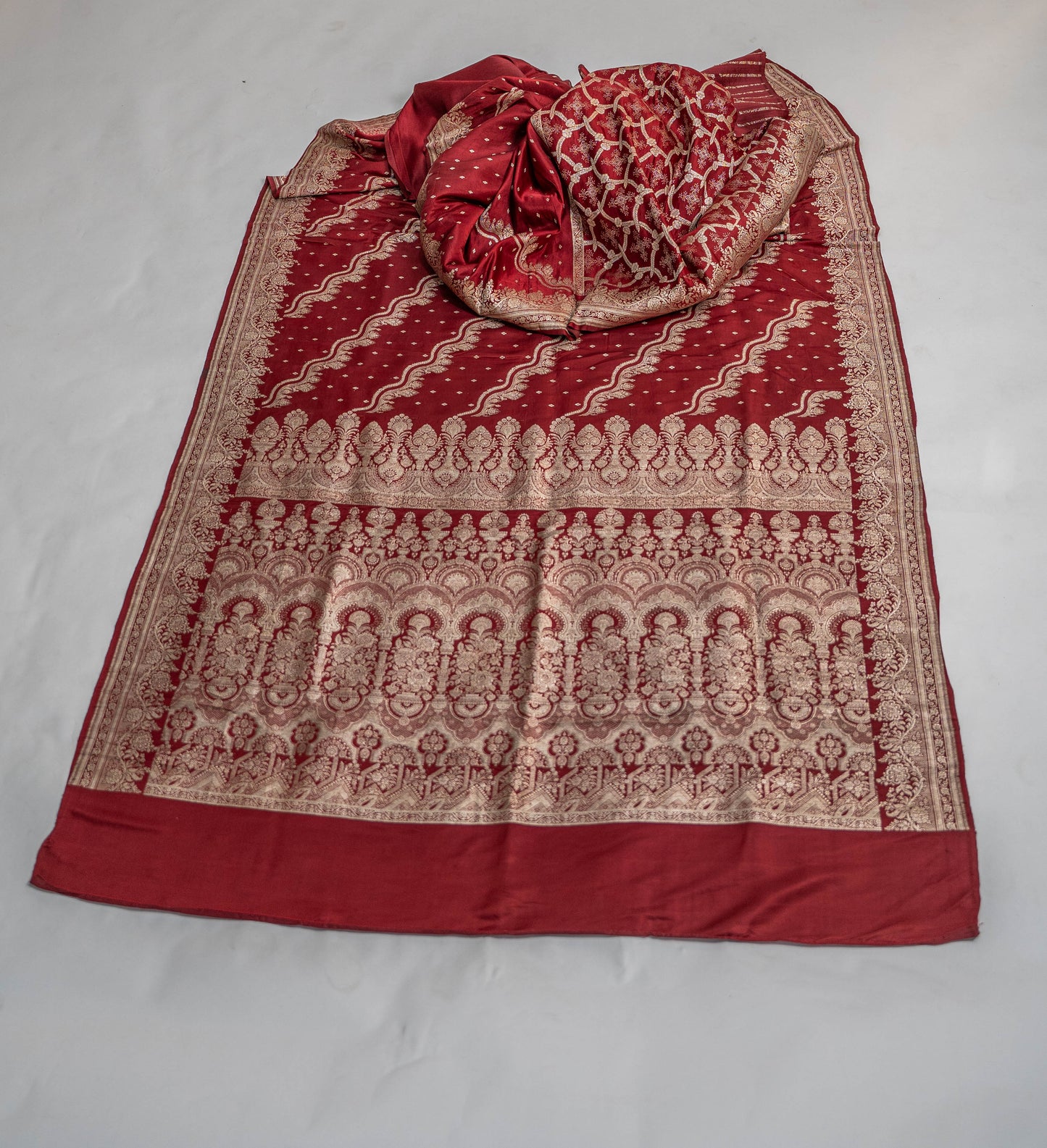 Jagdamba- Red Banarsee Saree