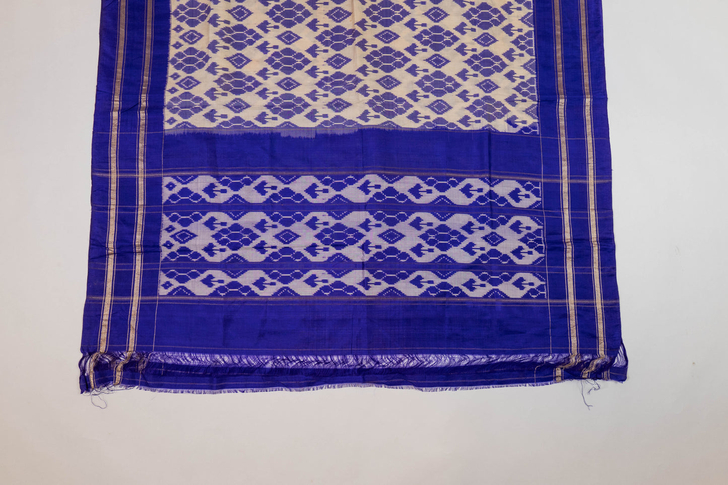 Aashini~ Purple & White Pochampally Pure Silk Saree