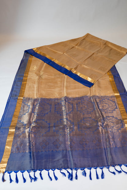 Kandpushp~ Off-White & Lilac Pure Silk Kanjivaram Saree – Grace from Tamil Nadu’s Looms