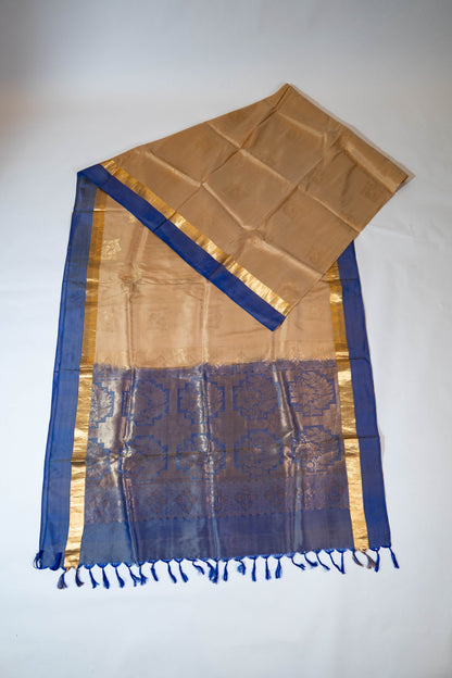 Kandpushp~ Off-White & Lilac Pure Silk Kanjivaram Saree – Grace from Tamil Nadu’s Looms