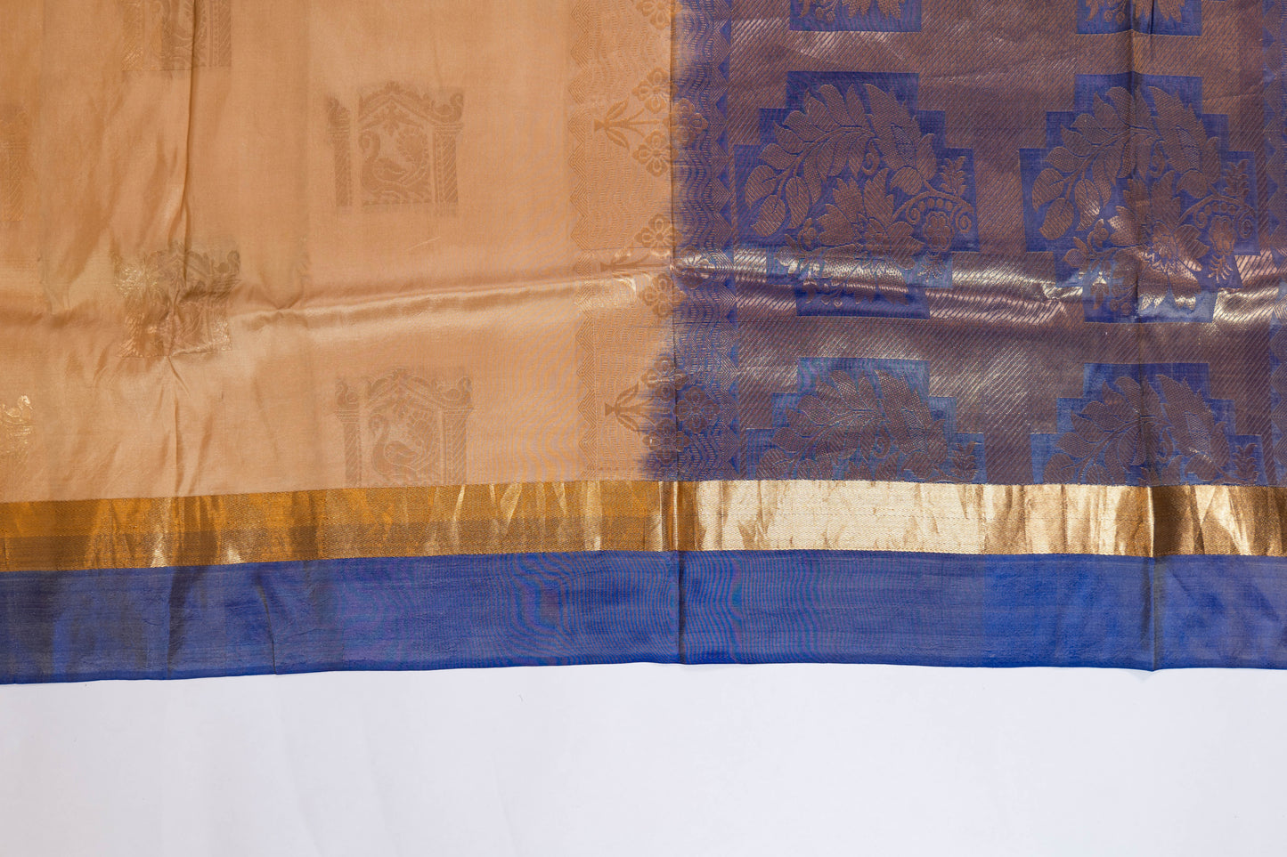 Kandpushp~ Off-White & Lilac Pure Silk Kanjivaram Saree – Grace from Tamil Nadu’s Looms