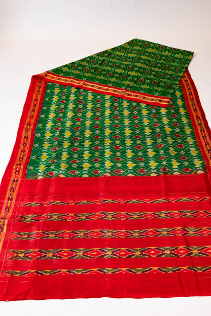 Gulmehendi~ Red & Green Pure Silk Pochampally Saree – A Vibrant Ikkat Weave from Telangana
