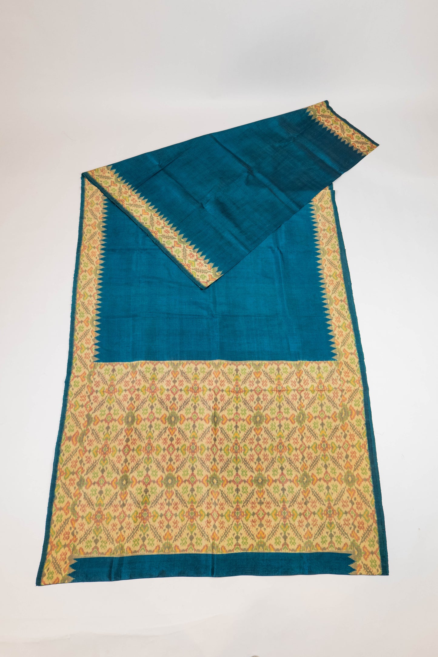 Aarini~ Turquoise & White Single Ikkat Pure Silk Saree
