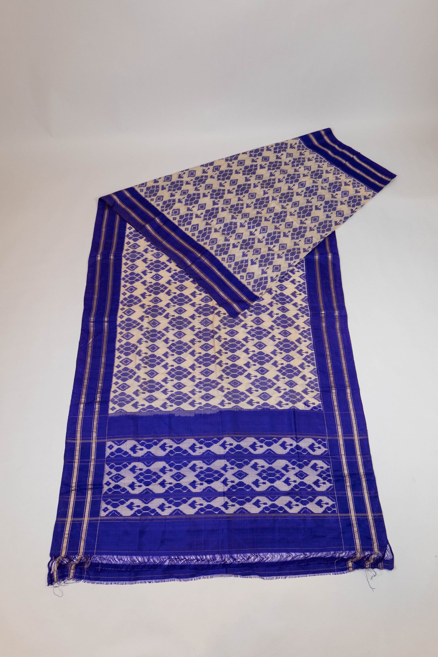 Aashini~ Purple & White Pochampally Pure Silk Saree