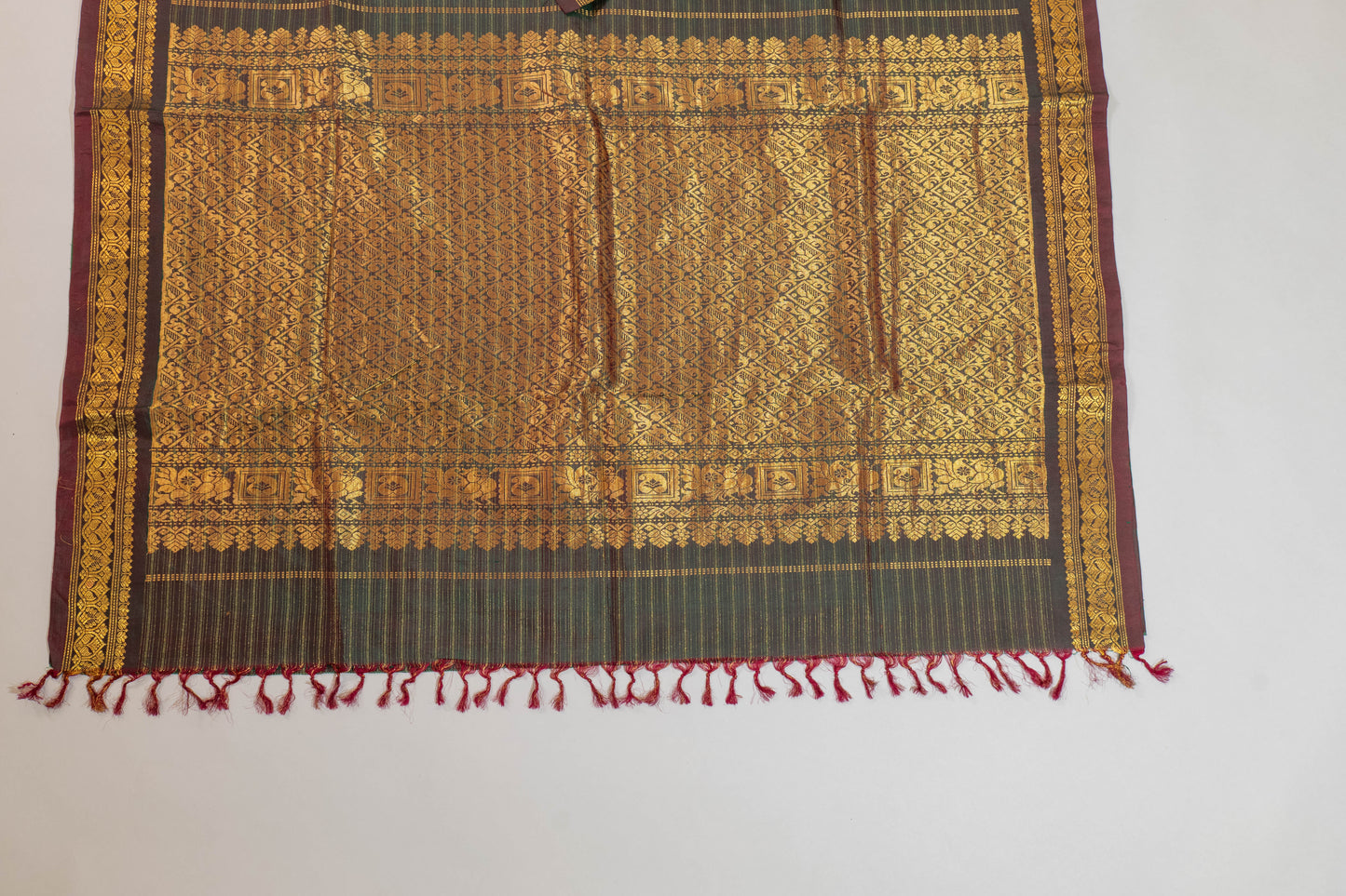Saadhvi~Pure SIlk Vairaoosi Saree Greenish Red