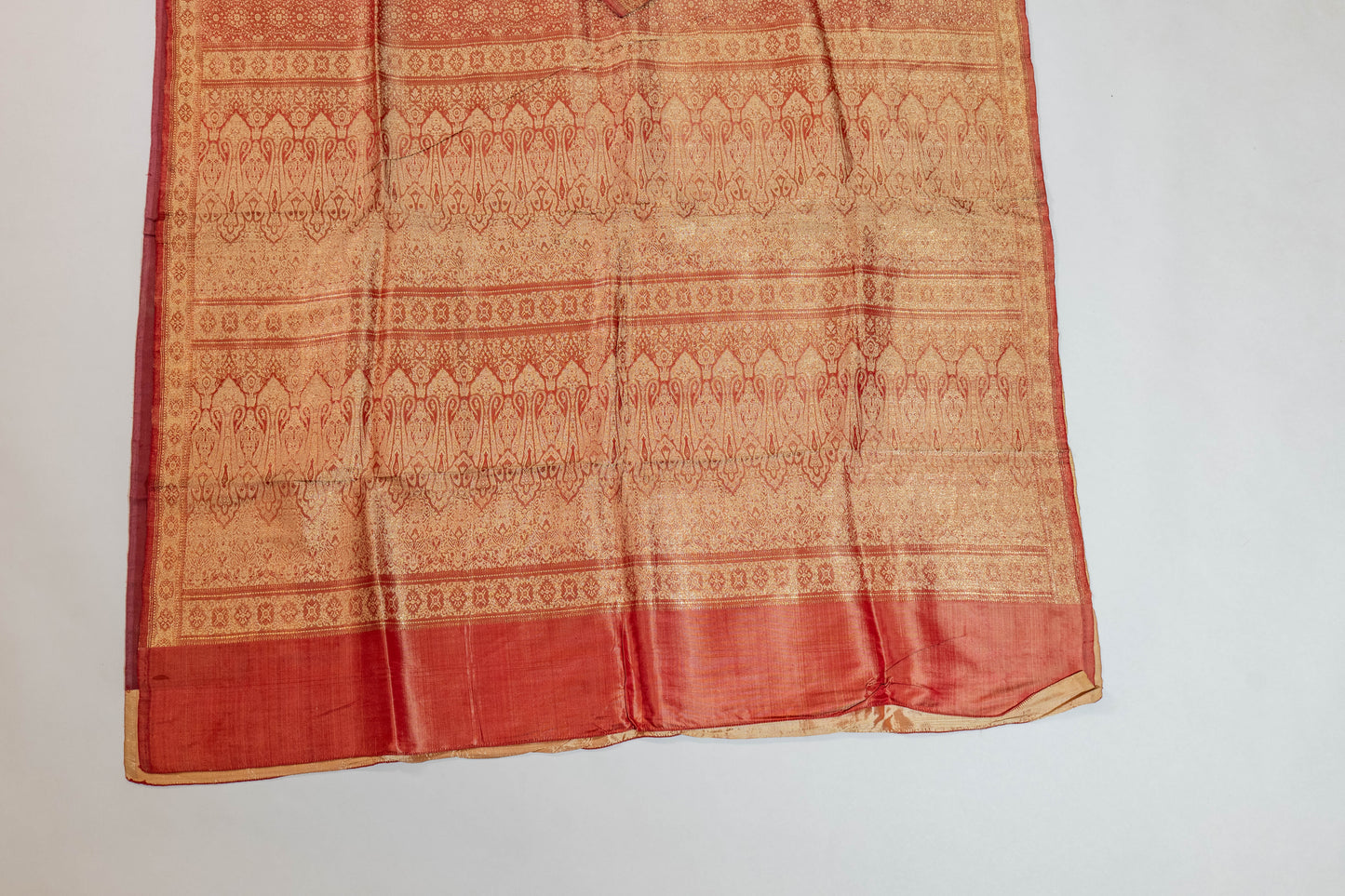 Suvarna~Reddish Golden Kimkhaab Tanchoi Bnaarsee Saree