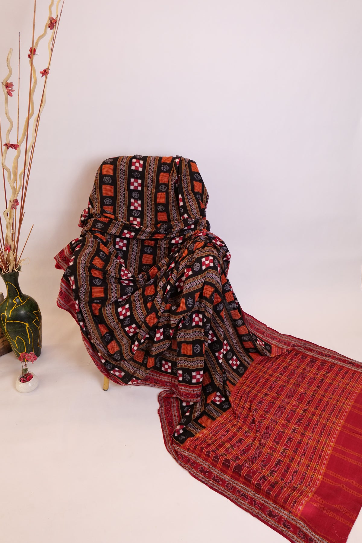 Riddhi~Cotton Pasapalli Red Black & white