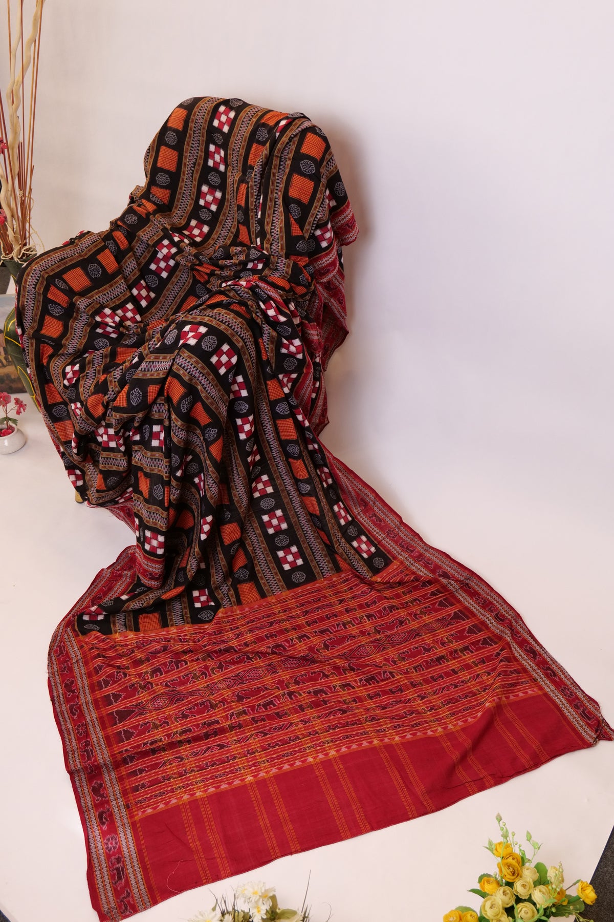 Riddhi~Cotton Pasapalli Red Black & white